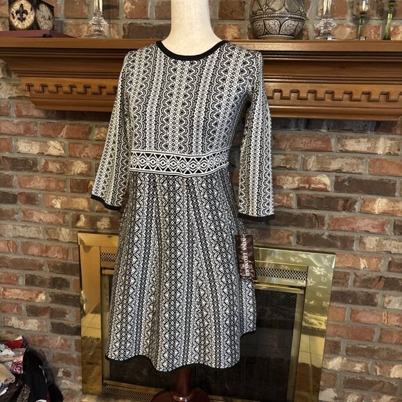 Nina Leonard Dress Womens Size M Black White Geometric Fit & Flare Knit NWT - Picture 2 of 7